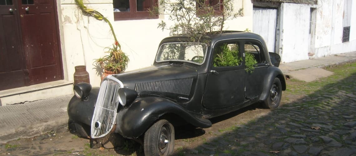 Old-Citroen-in-Colonia